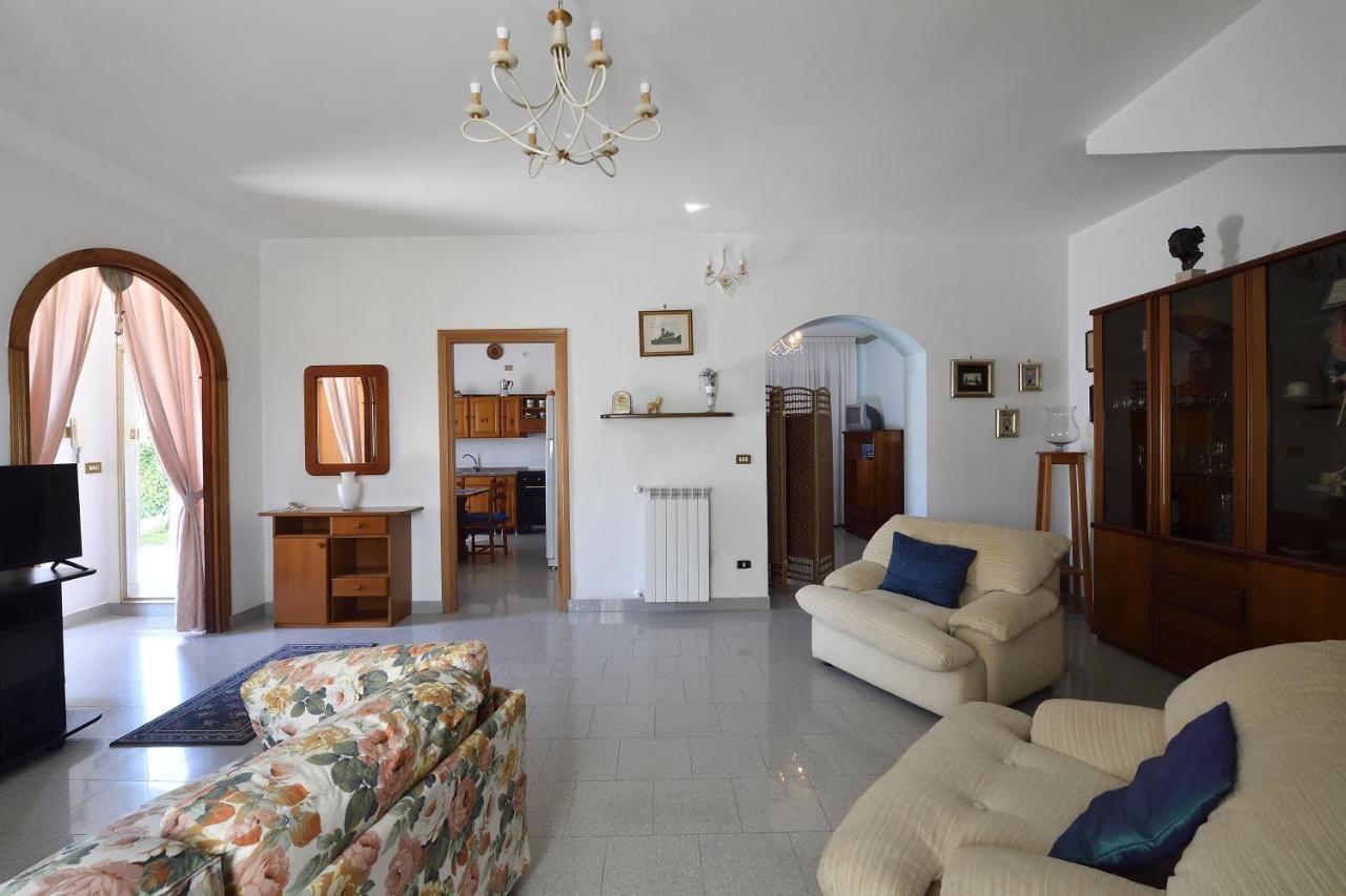 Villa Dafne Mare Fondi Sperlonga エクステリア 写真