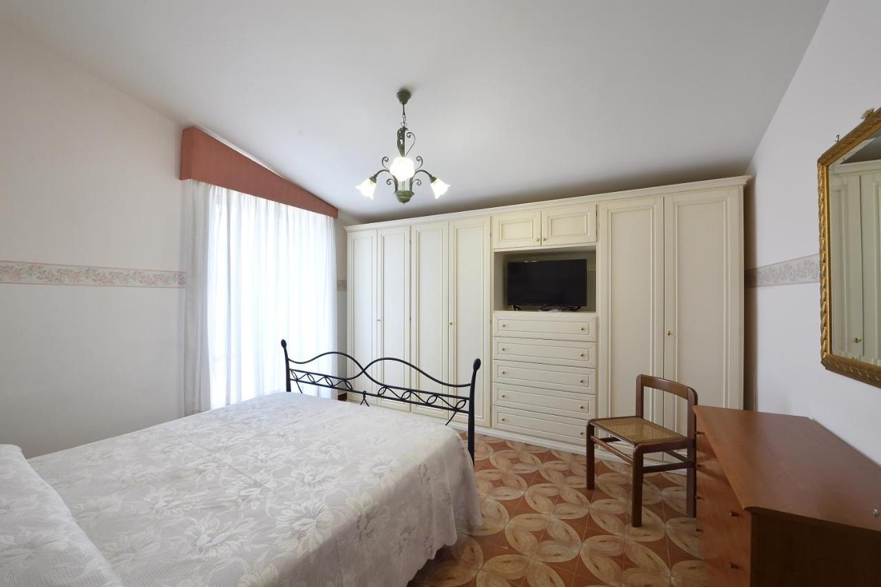 Villa Dafne Mare Fondi Sperlonga エクステリア 写真