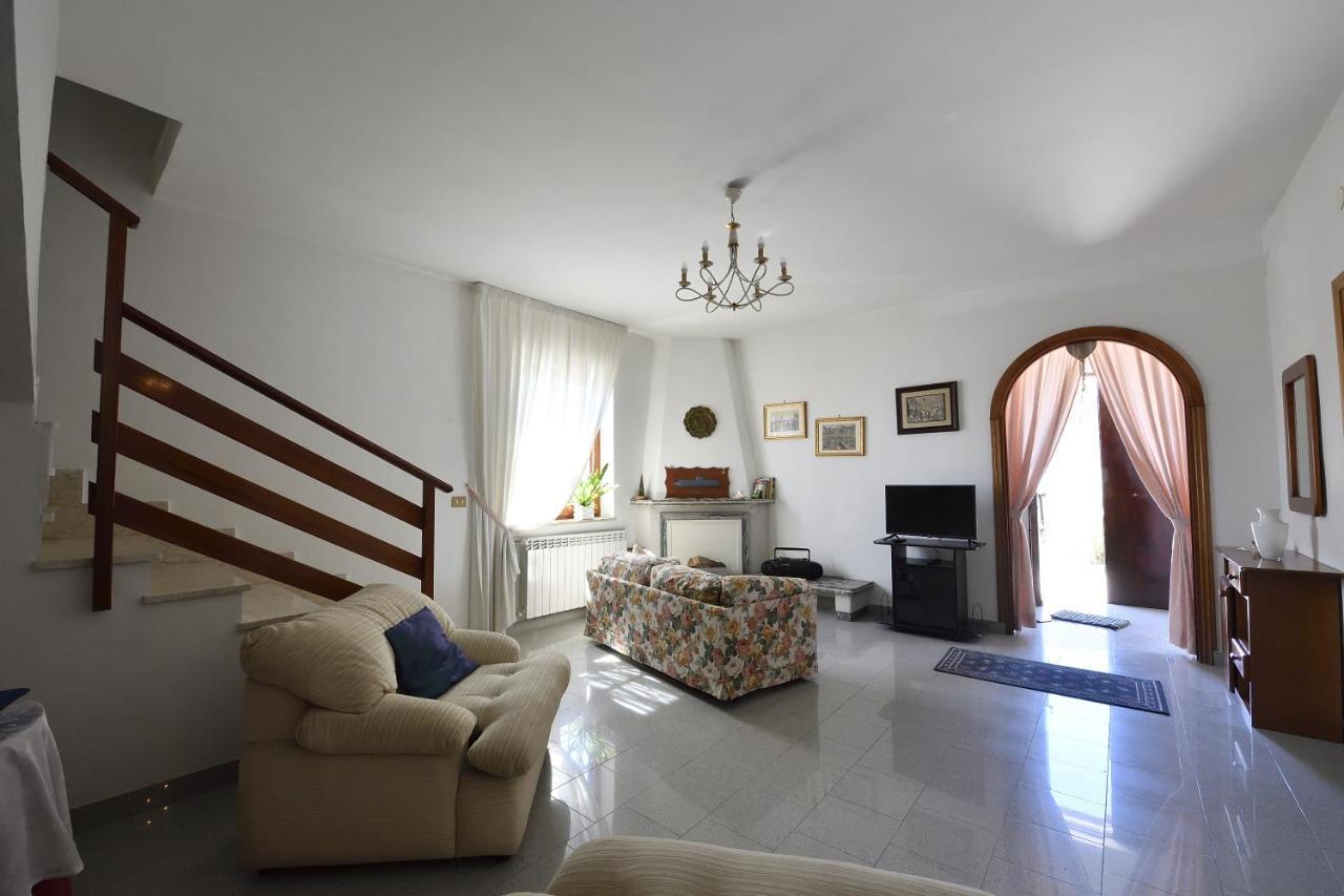 Villa Dafne Mare Fondi Sperlonga エクステリア 写真