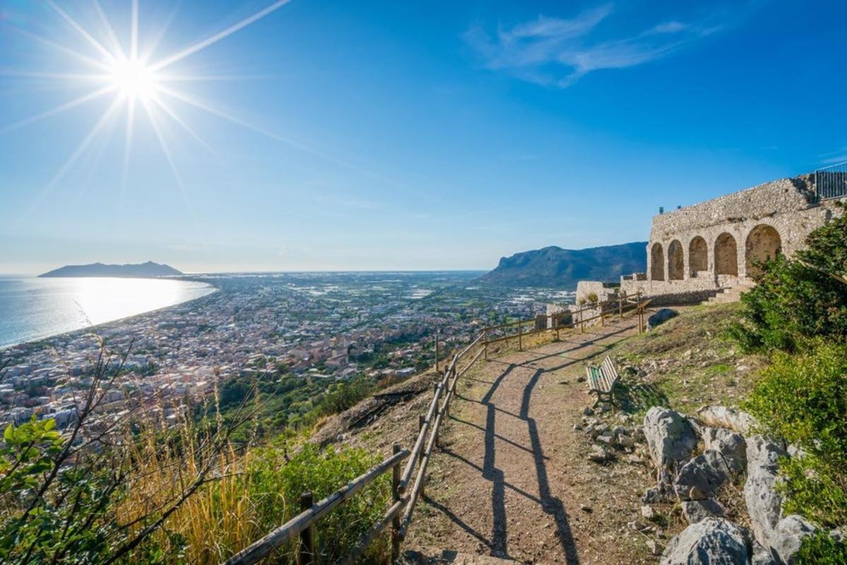 Villa Dafne Mare Fondi Sperlonga エクステリア 写真